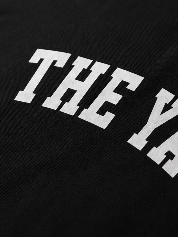THE YACHT: BLACK REGULAR TEE